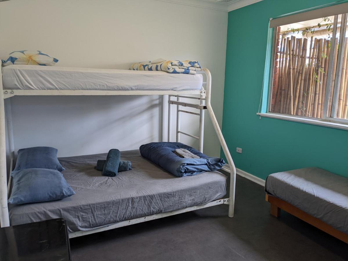 Ozzie Pozzie Backpackers - Port Macquarie YHA Ostello Esterno foto